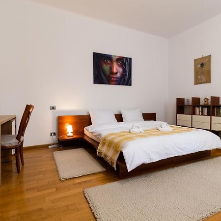 Residence 48 Beautiful Building Within Moments From The Old Town Of Braşov Esterno foto
