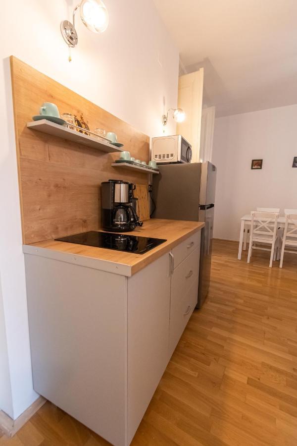Residence 48 Beautiful Building Within Moments From The Old Town Of Braşov Esterno foto