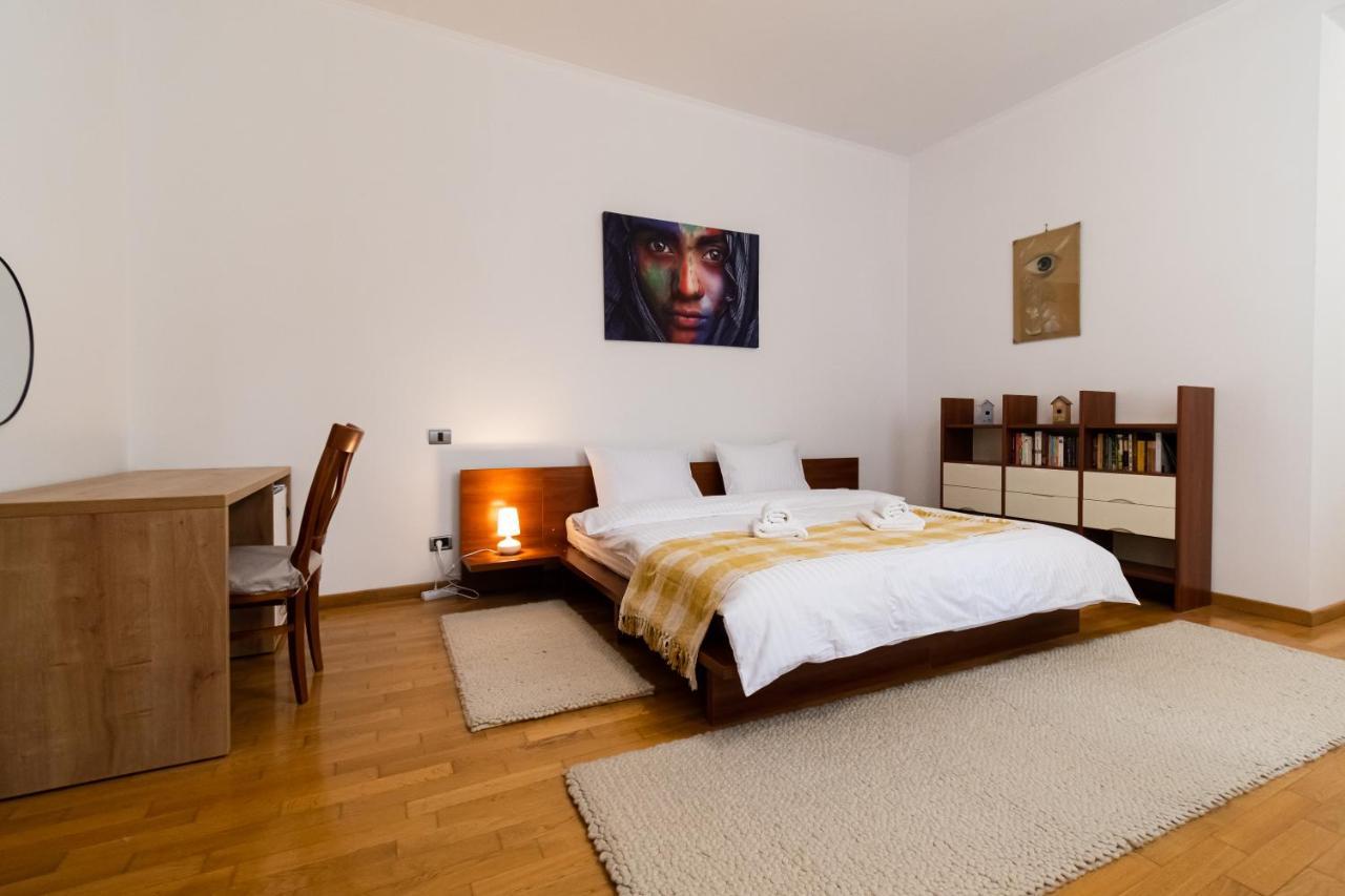 Residence 48 Beautiful Building Within Moments From The Old Town Of Braşov Esterno foto
