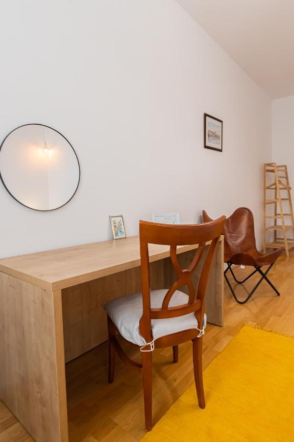 Residence 48 Beautiful Building Within Moments From The Old Town Of Braşov Esterno foto