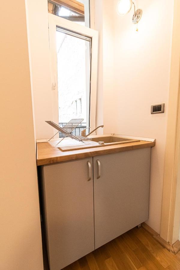 Residence 48 Beautiful Building Within Moments From The Old Town Of Braşov Esterno foto