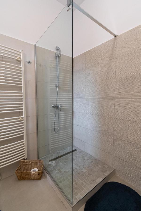 Residence 48 Beautiful Building Within Moments From The Old Town Of Braşov Esterno foto