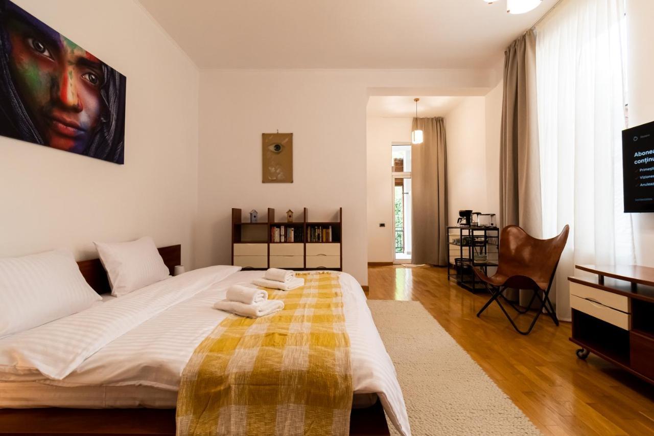 Residence 48 Beautiful Building Within Moments From The Old Town Of Braşov Esterno foto