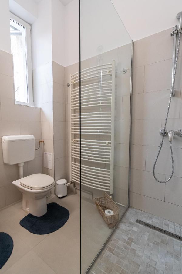 Residence 48 Beautiful Building Within Moments From The Old Town Of Braşov Esterno foto