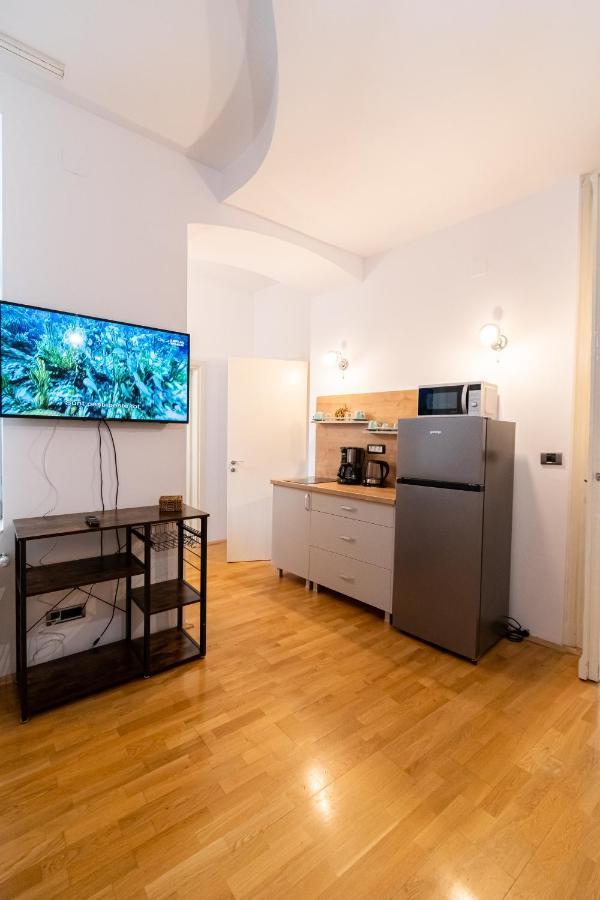 Residence 48 Beautiful Building Within Moments From The Old Town Of Braşov Esterno foto