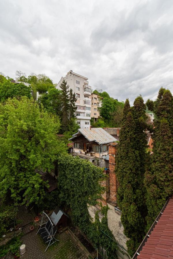 Residence 48 Beautiful Building Within Moments From The Old Town Of Braşov Esterno foto