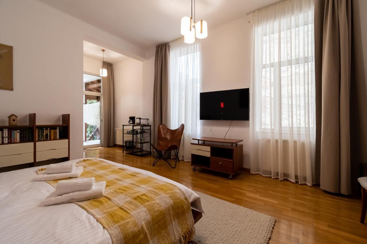 Residence 48 Beautiful Building Within Moments From The Old Town Of Braşov Esterno foto