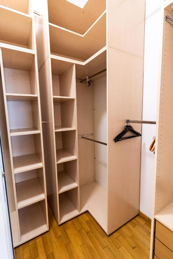 Residence 48 Beautiful Building Within Moments From The Old Town Of Braşov Esterno foto