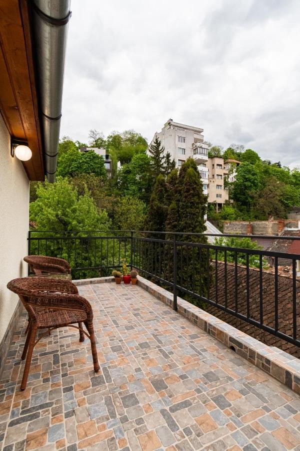 Residence 48 Beautiful Building Within Moments From The Old Town Of Braşov Esterno foto