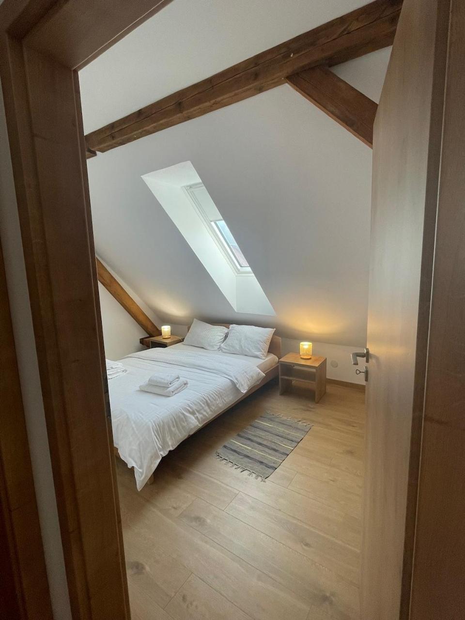 Residence 48 Beautiful Building Within Moments From The Old Town Of Braşov Esterno foto
