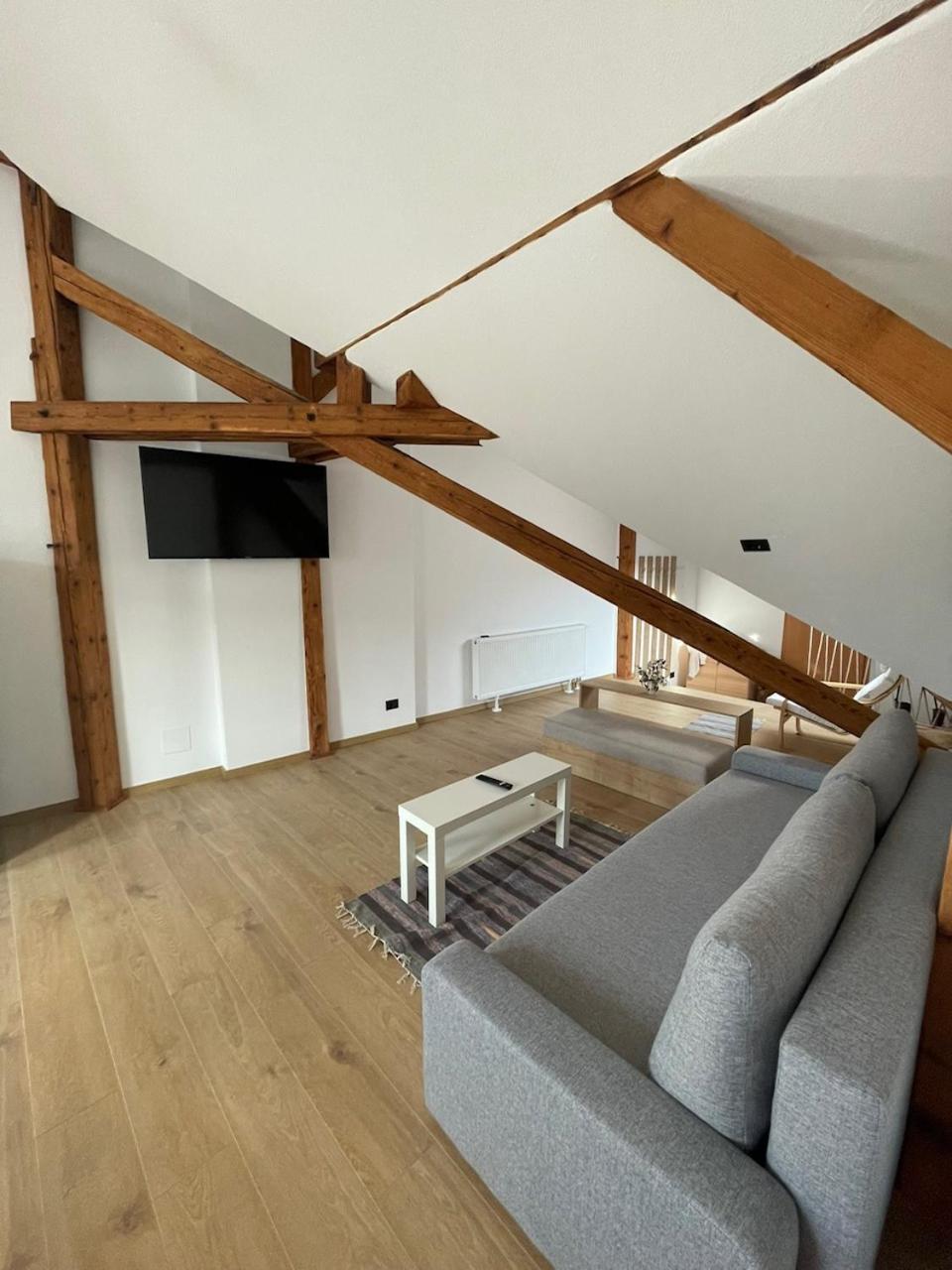 Residence 48 Beautiful Building Within Moments From The Old Town Of Braşov Esterno foto