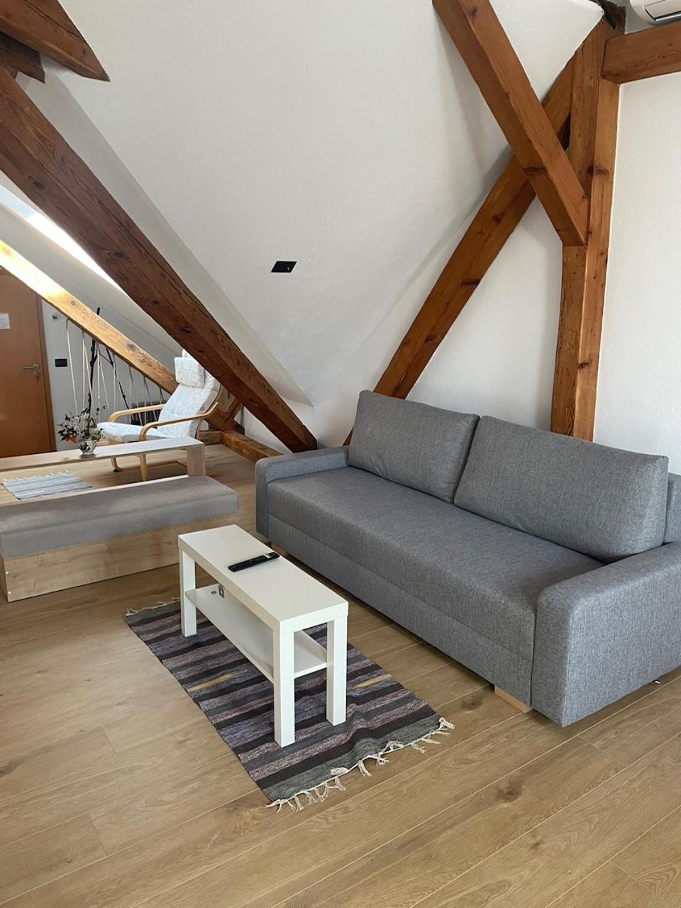 Residence 48 Beautiful Building Within Moments From The Old Town Of Braşov Esterno foto
