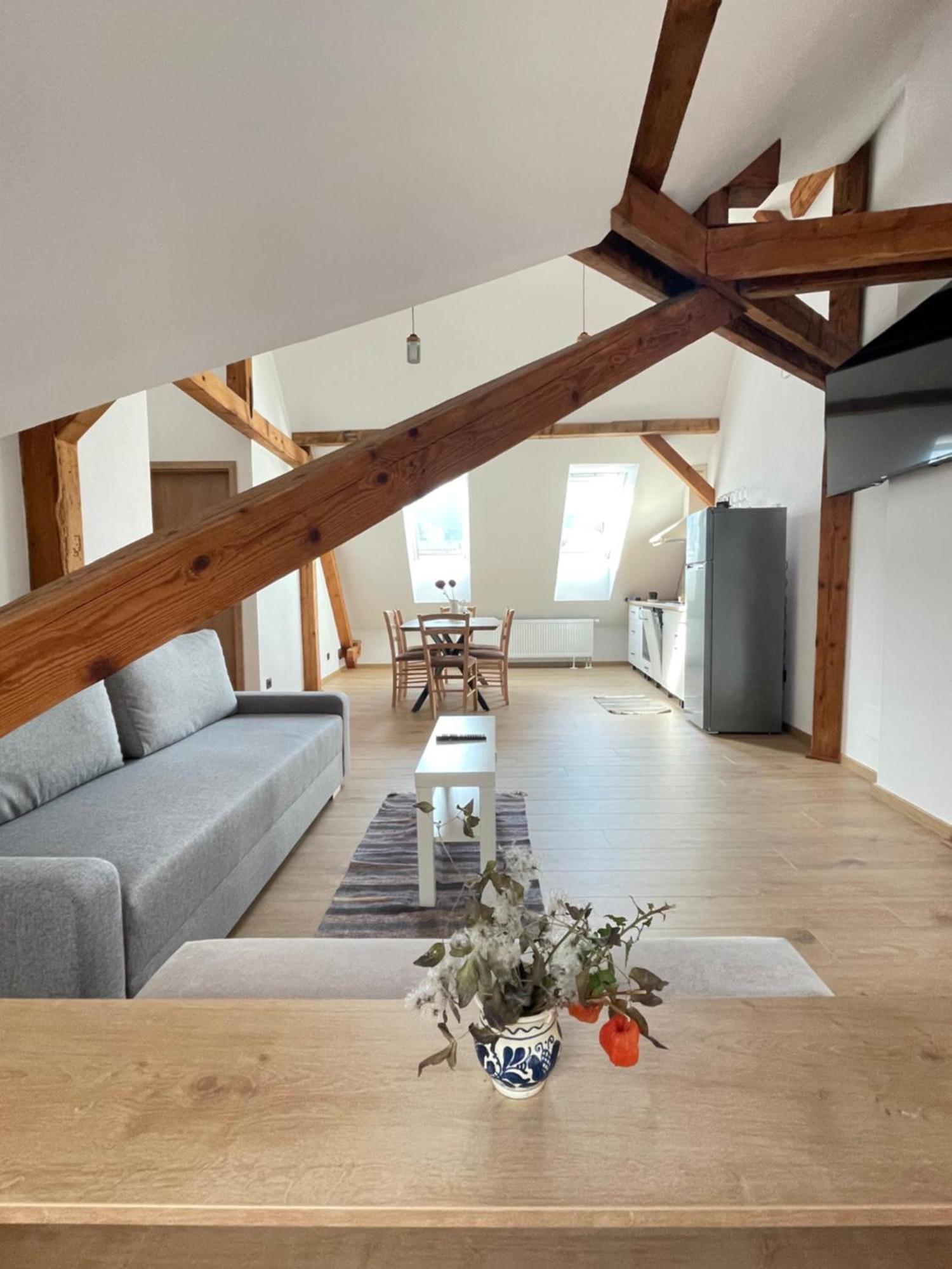 Residence 48 Beautiful Building Within Moments From The Old Town Of Braşov Esterno foto