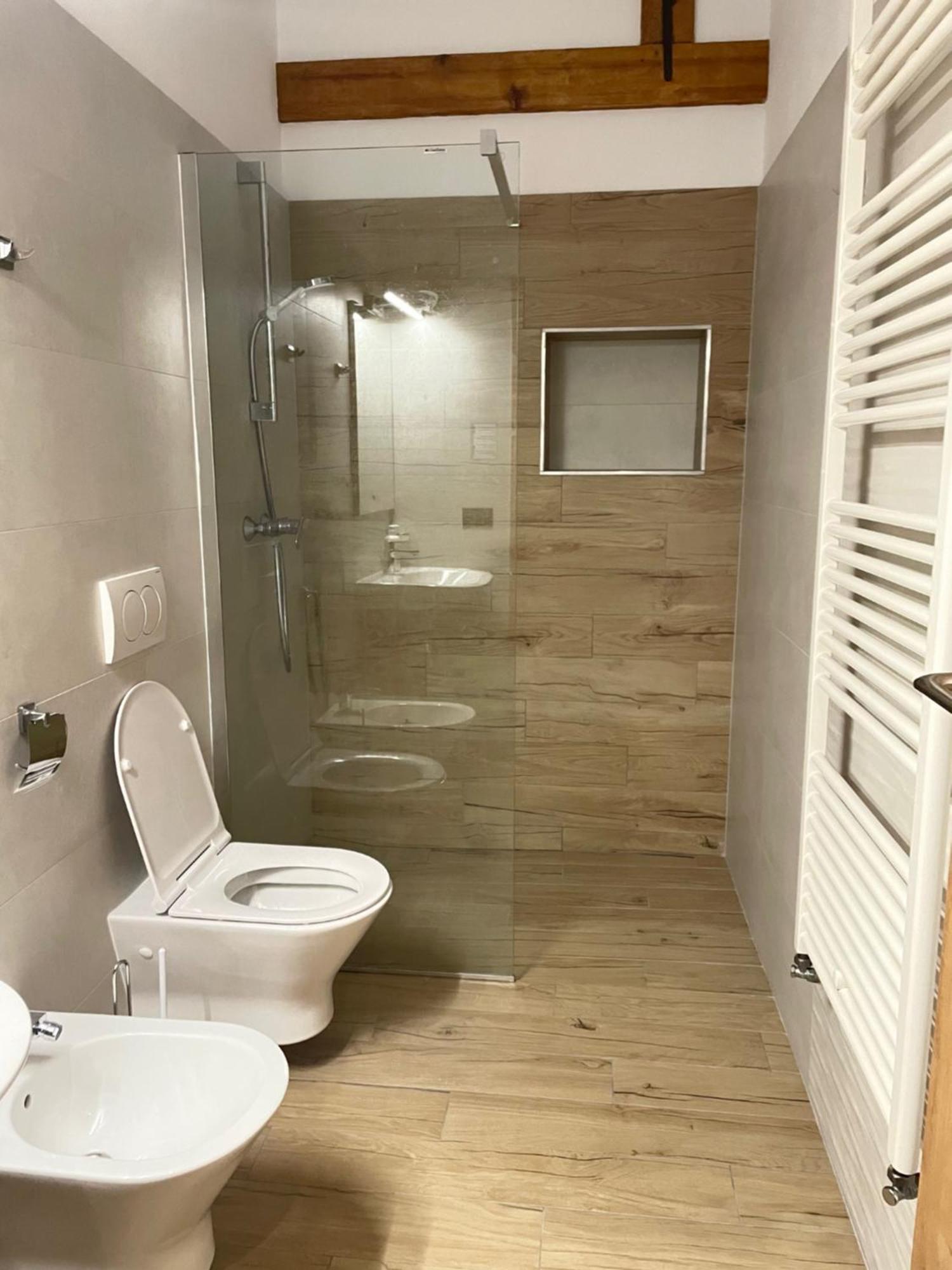 Residence 48 Beautiful Building Within Moments From The Old Town Of Braşov Esterno foto