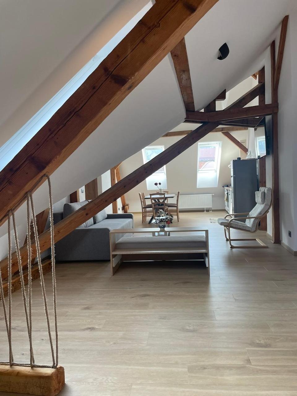 Residence 48 Beautiful Building Within Moments From The Old Town Of Braşov Esterno foto