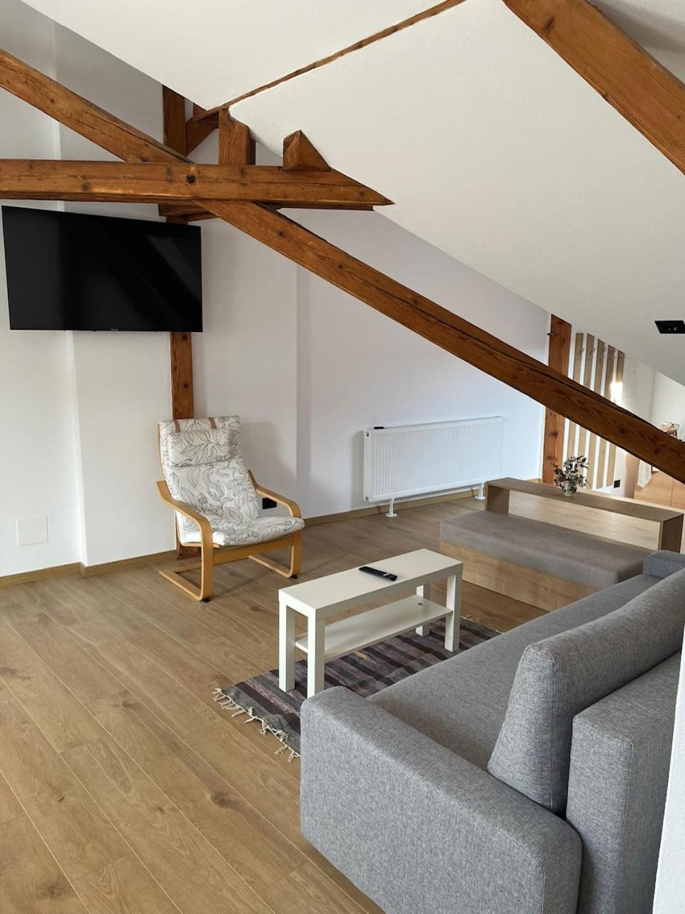 Residence 48 Beautiful Building Within Moments From The Old Town Of Braşov Esterno foto