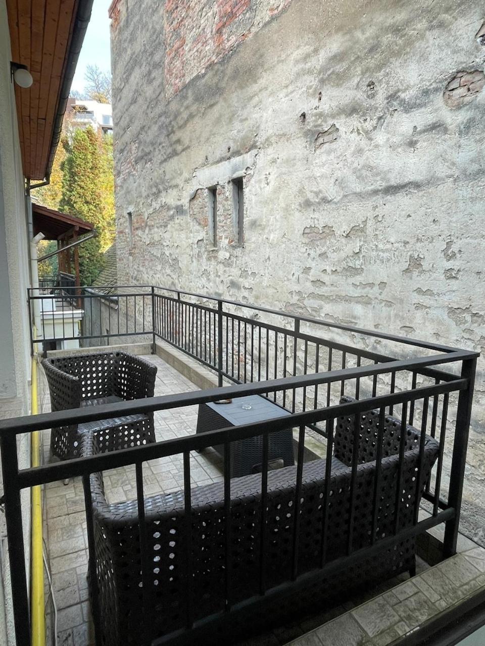 Residence 48 Beautiful Building Within Moments From The Old Town Of Braşov Esterno foto